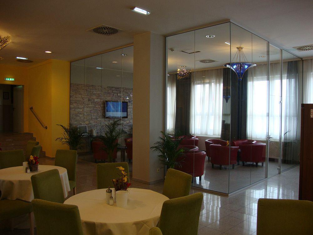 Lenas Donau Hotel Vienna Exterior photo