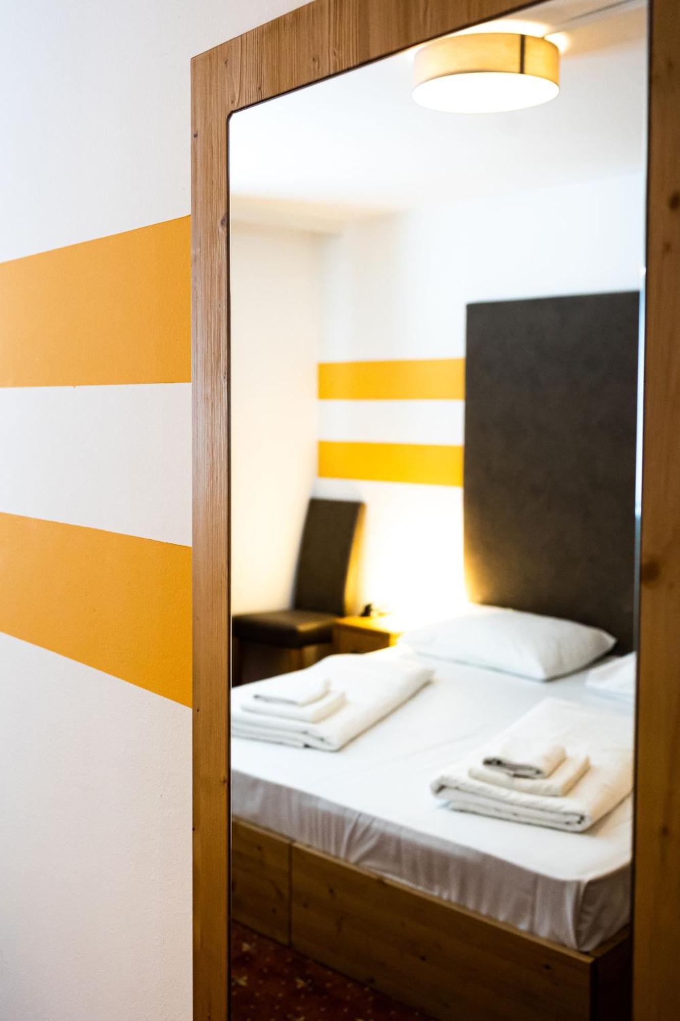Lenas Donau Hotel Vienna Exterior photo